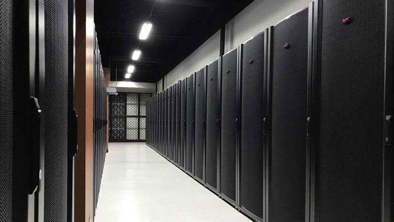 123Net data floor with server cabinets