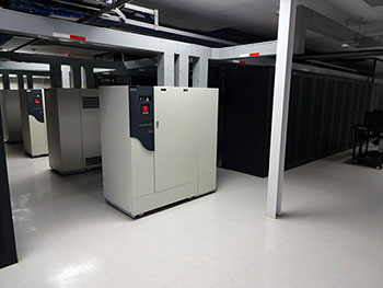 UPS units and server infrastructure on the 123Net data floor